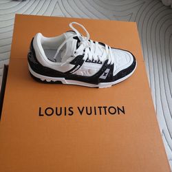Louis Vuitton size 8 womens sneaker