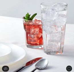 Kitchenware: Plates, glasses, food storage containers