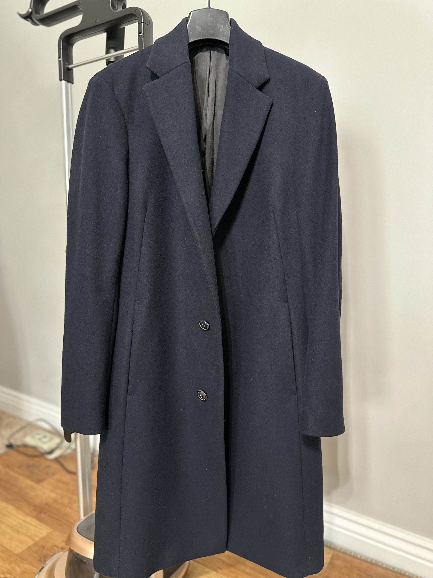 Theory Coat – Used Like New | Stylish & Warm