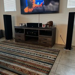 Definitive Technology Home Theater Excellent Condition 