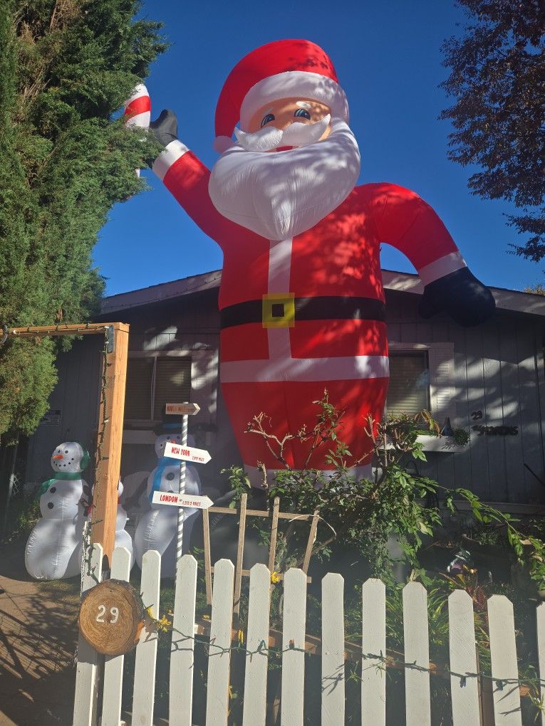 19' Ft Inflatable Santa Brand New
