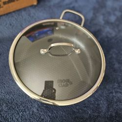 All-Clad Stainless Steel Pan with Lid Handle is broken but it is brand new.