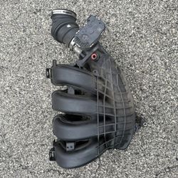 Ford Focus 2.0L Intake Manifold w/ Throttle Body – OEM 