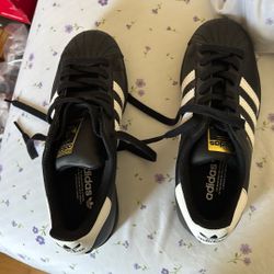 Adidas Sneakers 