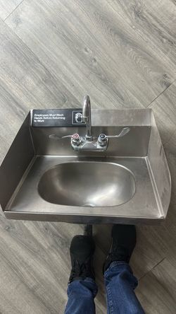 Hand sink
