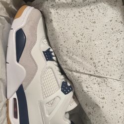 Jordan 4 SB SIZE 9.5