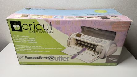 Cricut Expression Machine Bundle w/ 2 Cartridges Plantin SchoolBook Accent
