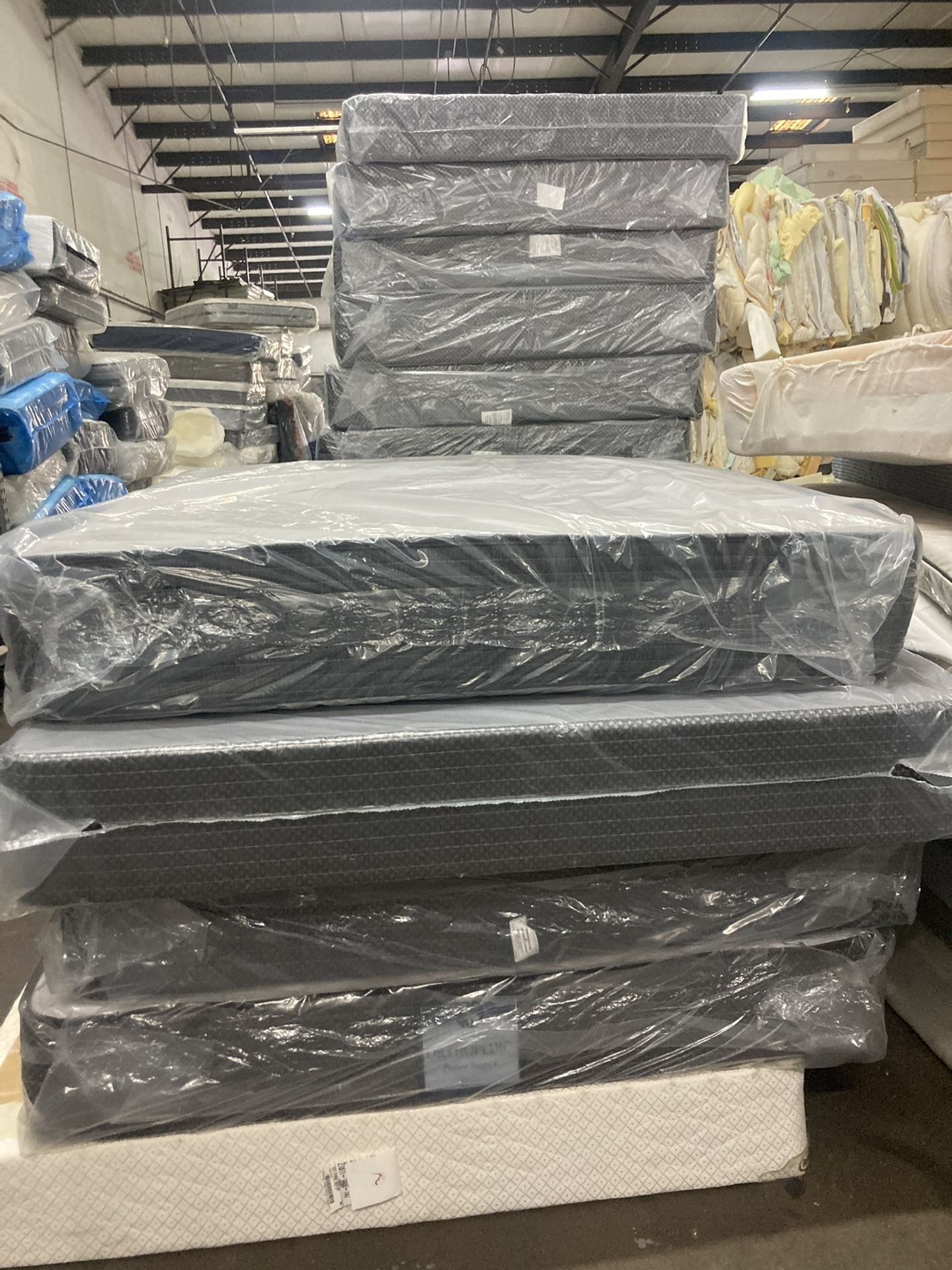 🙌🏼🙌🏼70 % OFF PLUSH TOP MATTRESS STARTING AT $150 WITH FREE BOX SPRING!!!!BEST PRICE IN TOWN WHOLESALE PRICE 🙌🏼🙌🏼