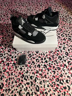 Jordan 4 white thunders 9.5
