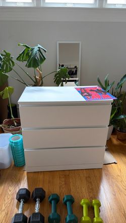 white three drawer dresser