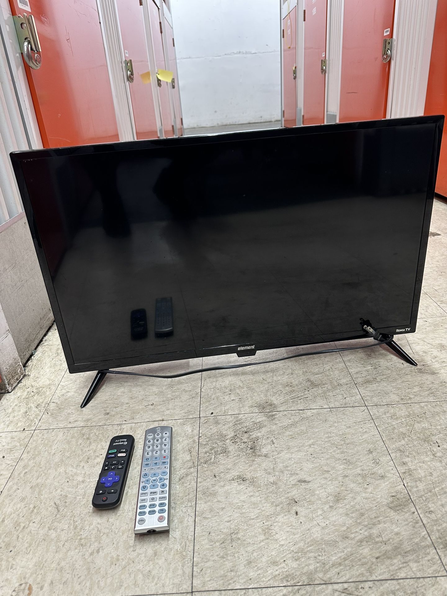 TV- 32 Inches 720 HD Roku TV With Remote Control (2)