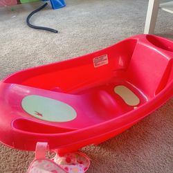 Red baby bathtub 