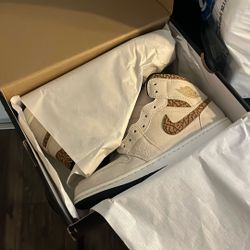 Air Jordan 1 MID SE - Brand New! Size 8:5M