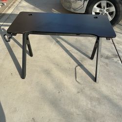 Small Gaming Desk 