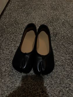 Black tabis