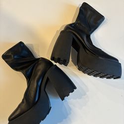 🔥 Chunky Platform Boots – Bershka – Clean – Trendy