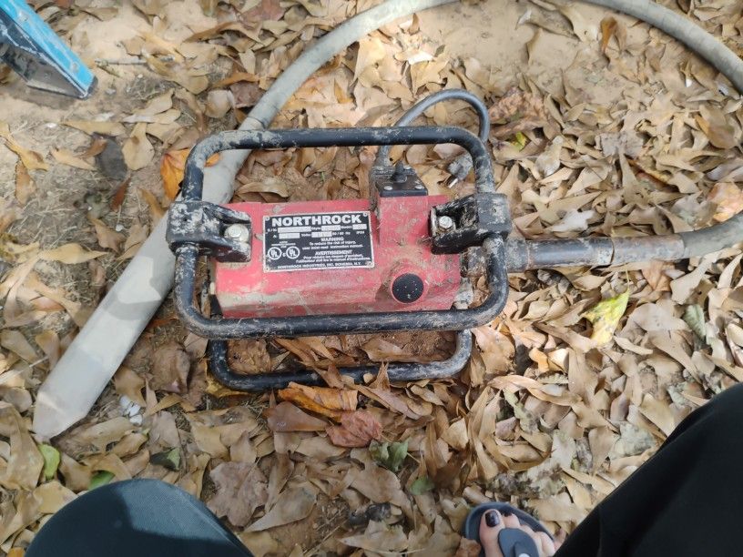 NorthRock 2 Concrete Vibrator 
