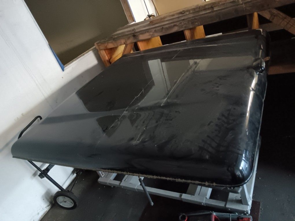 2005 Nissan Frontier Black Fiberglass Tonneau Cover $100 Cash 