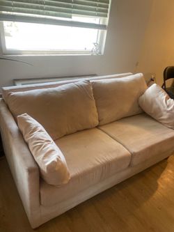 Pull out queen bed/couch