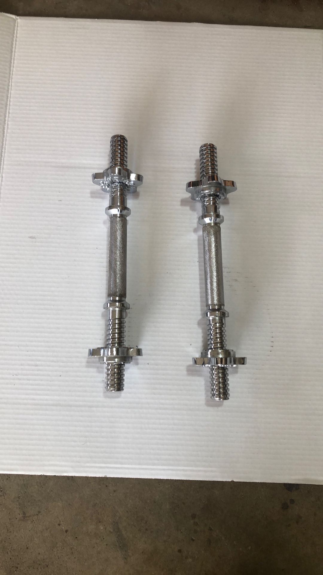 2 Adjustment Dumbbells With No Weight.