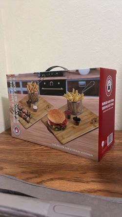Burger and fries serving set for 2