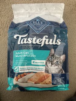 Blue Buffalo Tastefuls Adult Cat Dry Food, Multi-Protein Salmon & Ocean Fish Recipe, 5-lb. Bag Blue Buffalo Tastefuls Adult Cat Dry Food, Multi-Protei