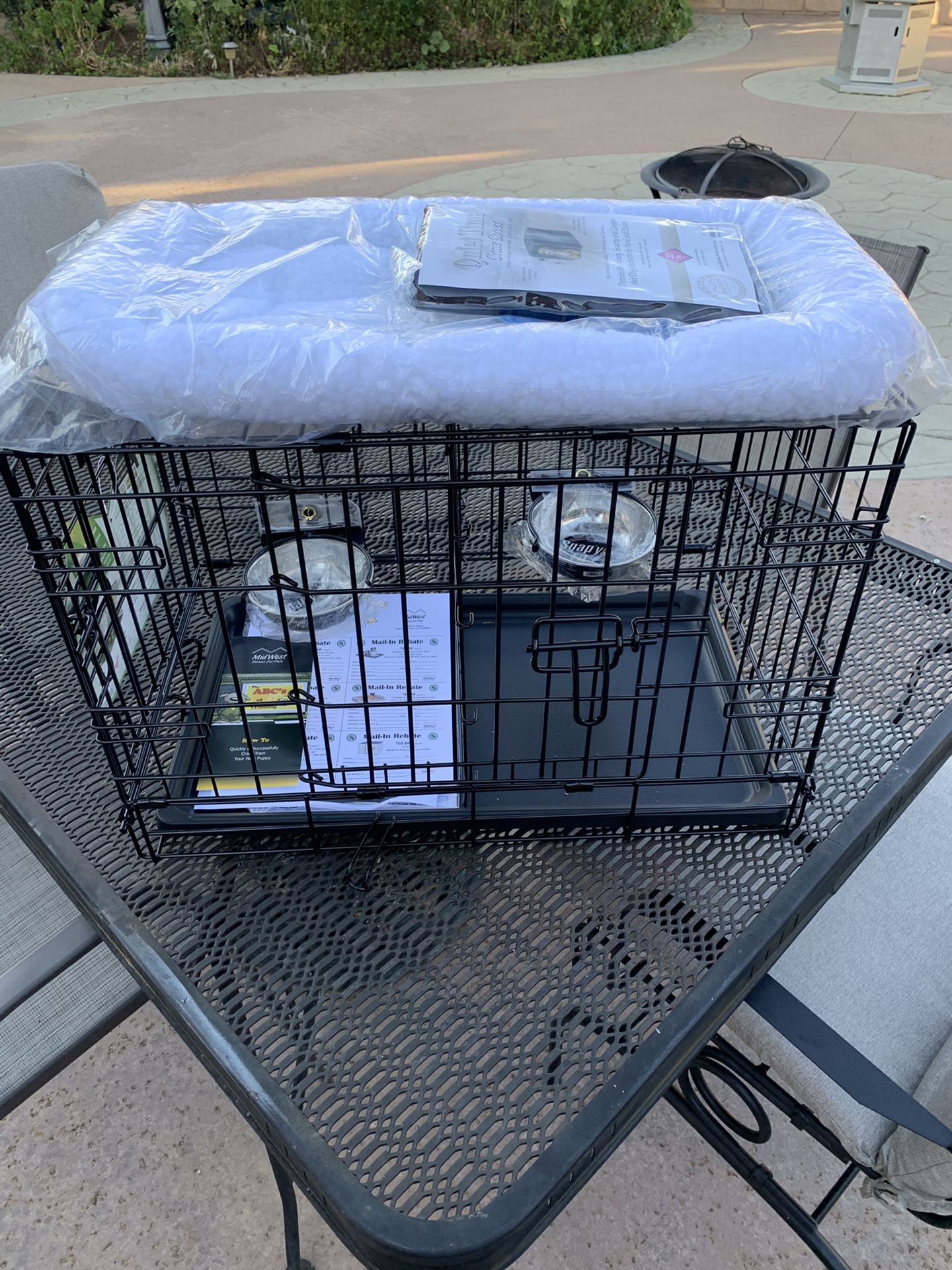 MidWest iCrate Starter Kit ( includes dog crate, dog crate cover, 2 bowls & pet bed. (Brand New)