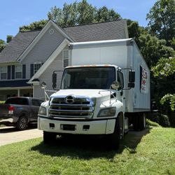 2015 Hino Box Truck 26 FT With Lift-gate  