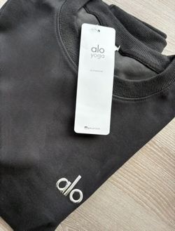 Alo Set Comes With Both Medium For 100