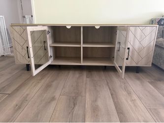 Light brown center console (target)