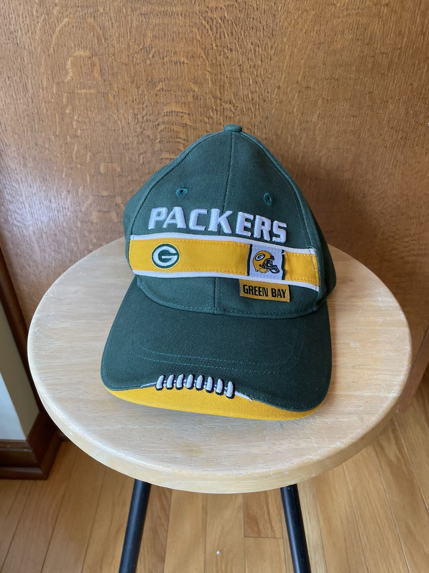 Vintage Green Bay Packers Reebok Team Apparel Hat Adjustable Strapback Hat Never Worn.