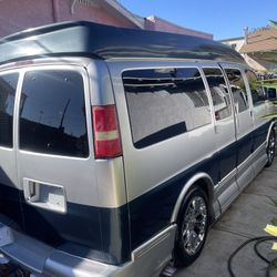 2003 Savana GMC Van AWD “special edition”