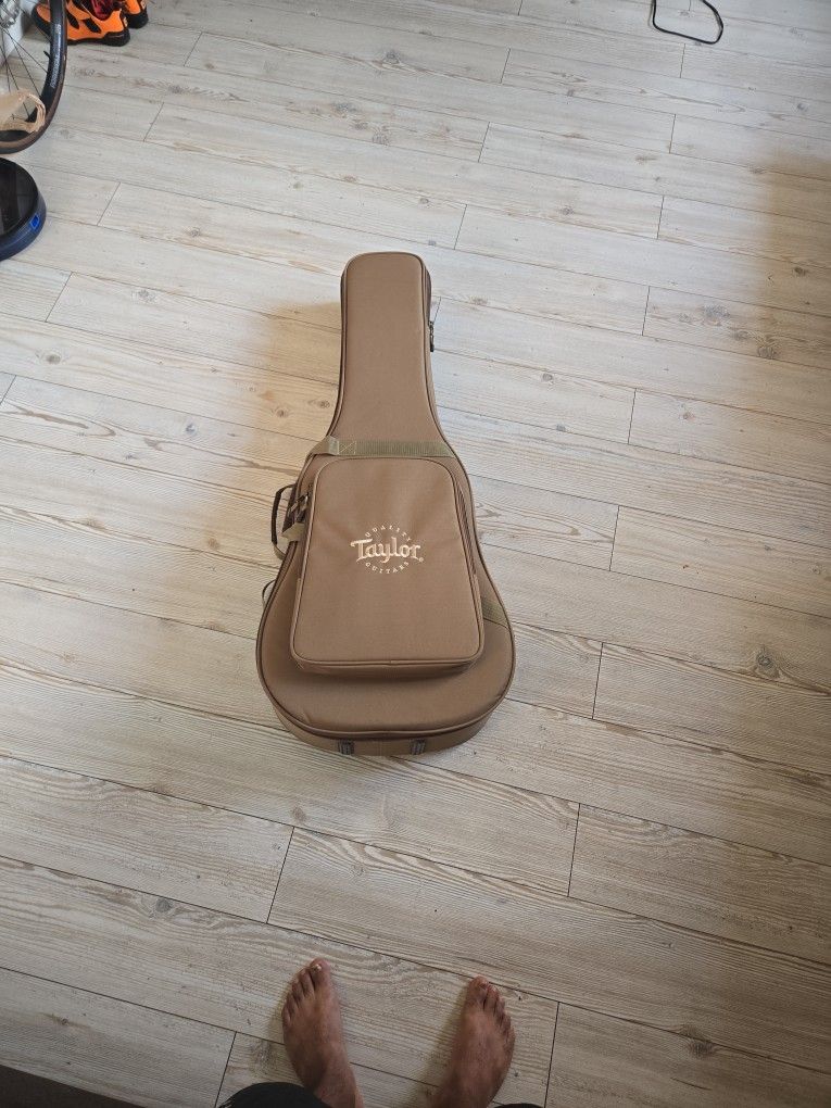 TAYLOR Electro-acoustic Guitar
