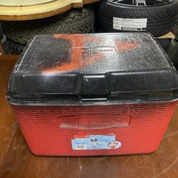 68 Can Rubbermaid Cooler 