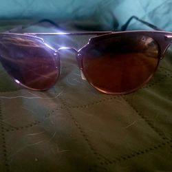 Well Loved QUAY Rose Gold Chrissy Polarized Sun Glasses