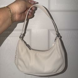 White/Cream Aritzia Shoulder Bag