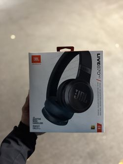 JBL Live 670NC Wireless Bluetooth On-Ear Headphones True Adaptive Noise Cancel™