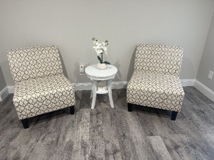 Set of Chairs and Round Table