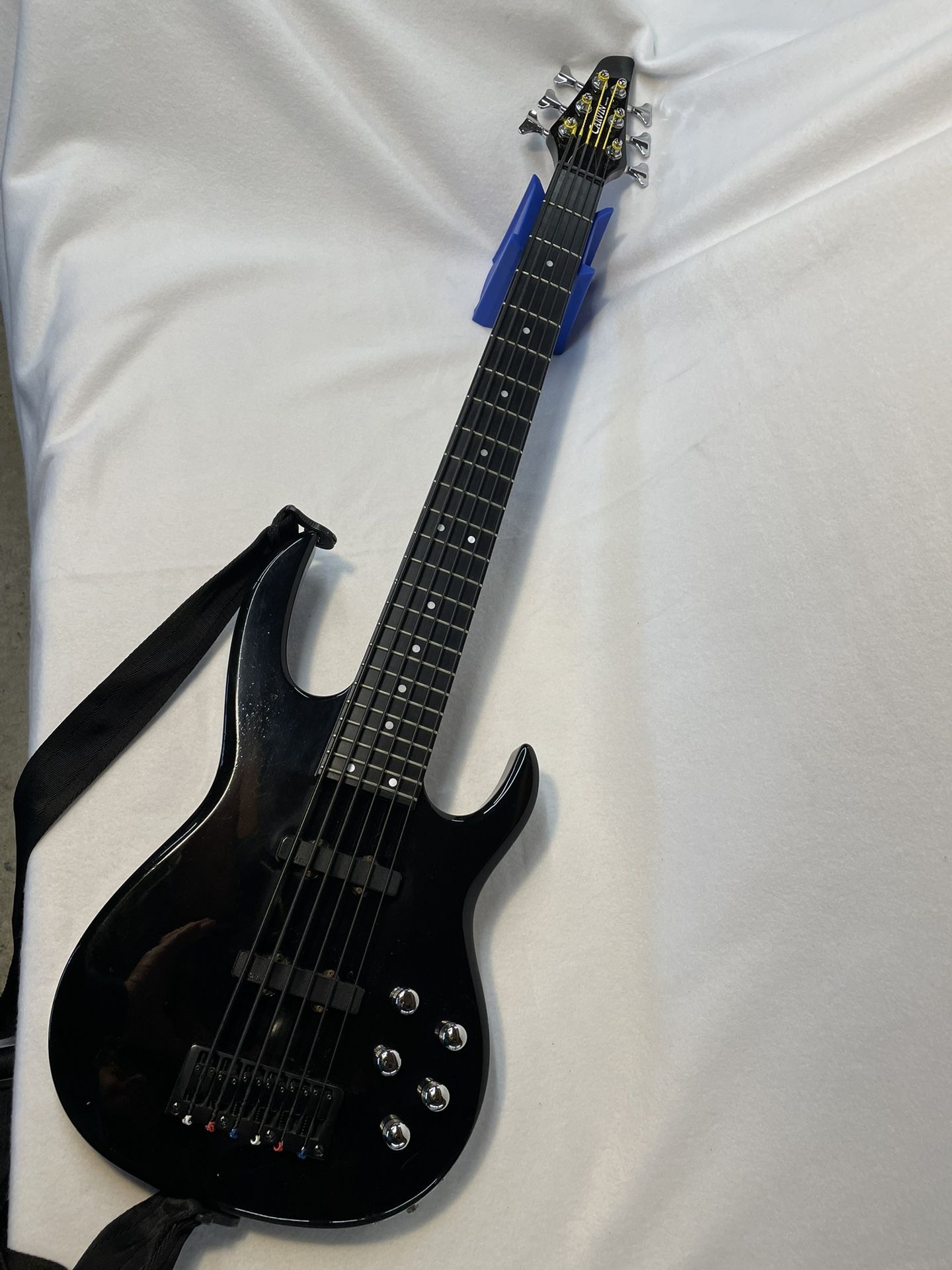 Carvin LB76 6 String Bass