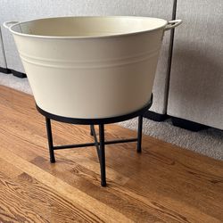 LARGE BEVERAGE TUB AND STAND