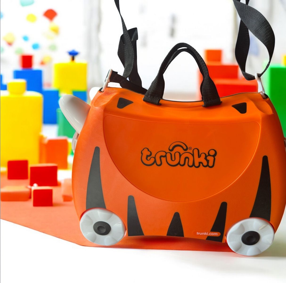 NWT Mellisa and Doug Trunki kids ride on hard side carry on suitcase in Orange