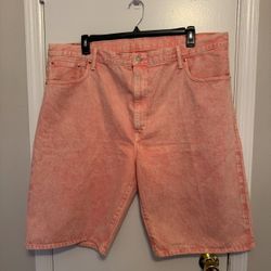 Levi's 569 Loose Straight denim shorts in a pink Size 44 W