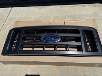 New Genuine Ford E Series Van Black Grille (damaged)