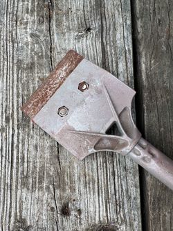 Floor scraper