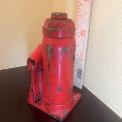 6 TON Hydraulic Bottle Jack — For Parts / Repair — Menifee pickup Price: $15 Location: Menifee, CA — pickup available. Local delivery within 10 miles 