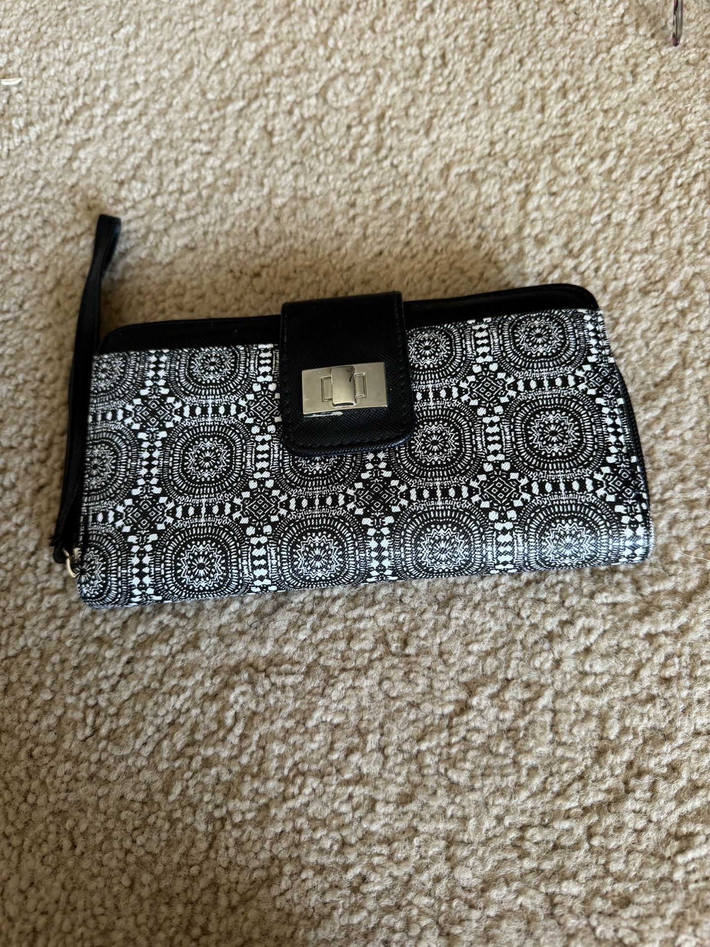 Wallet/wristlet
