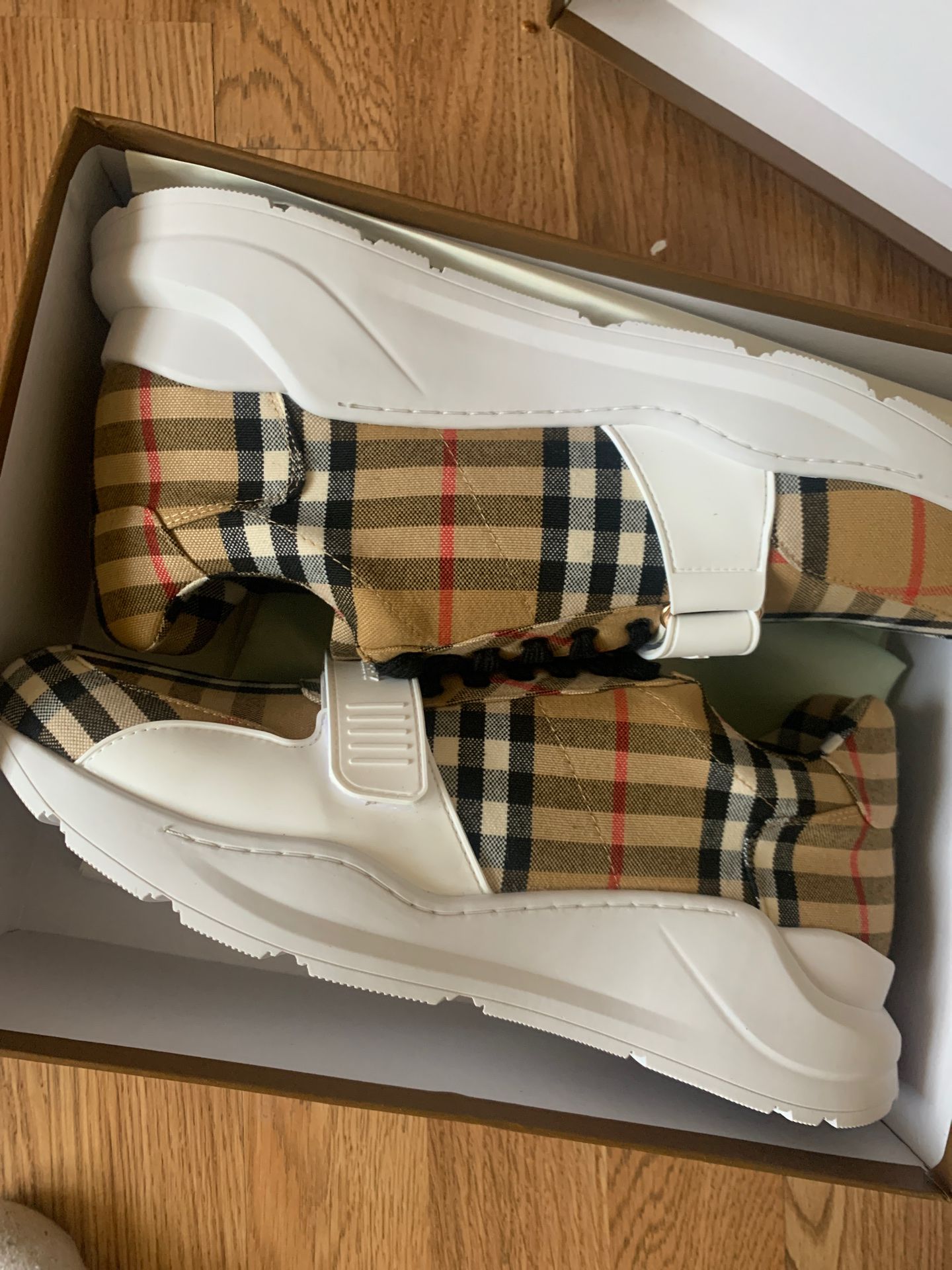 Burberry sneakers size 45 US11 450