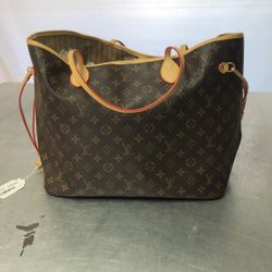 Louis Vuitton Neverfull MM Handbag