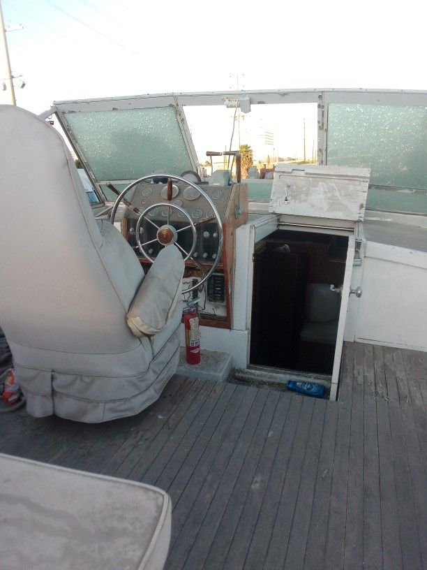 Boat With Living Room Rebirth And Motors 35 Foot for Sale in Long Beach