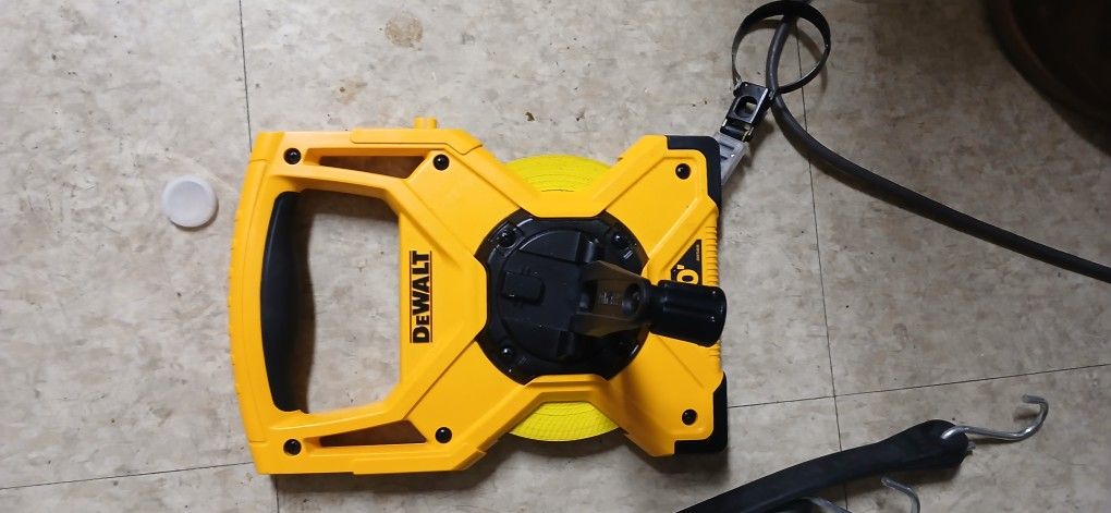 Dewalt 100ft Tape Measure
